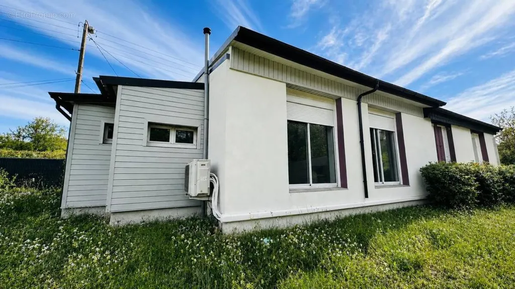 Välivaade - Two-Bedroom House with Garden in Lanvéoc