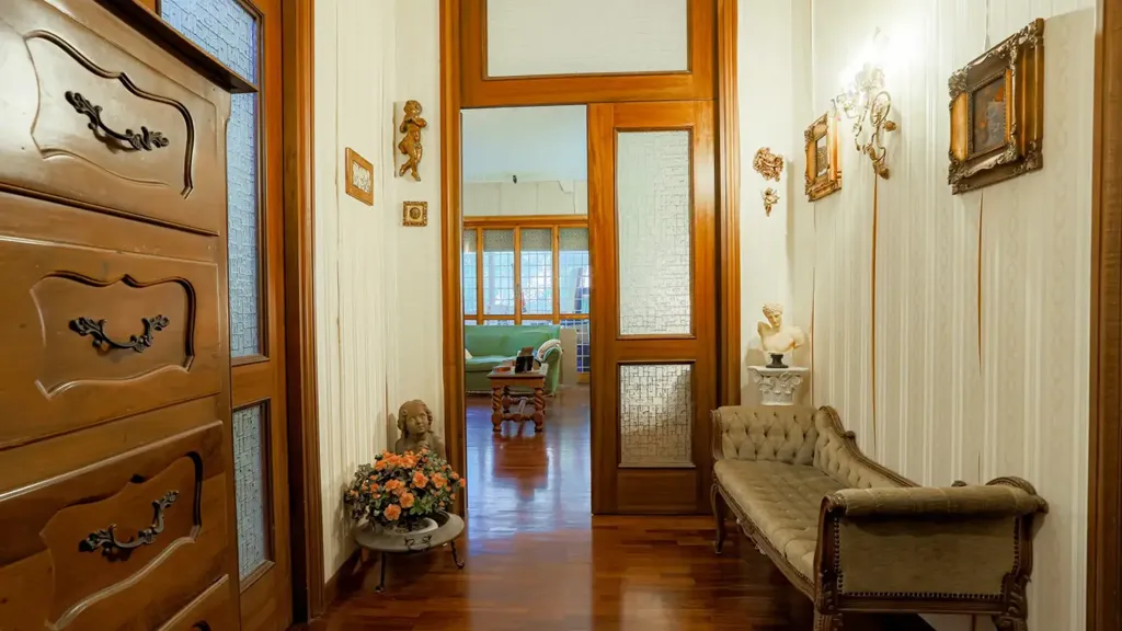 hallway_entrance