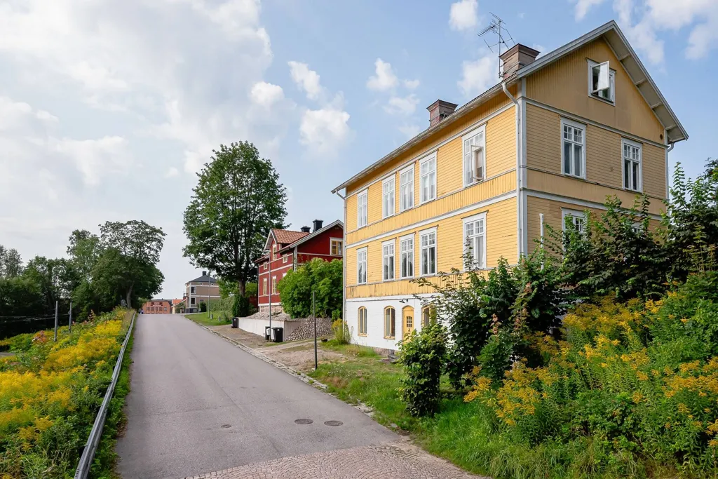 Välivaade - Victorian Villa with Multiple Units in Malmköping