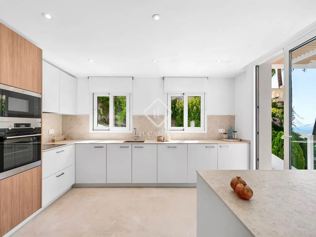 Cuisine - Luxury Villa with Sea View in Altea