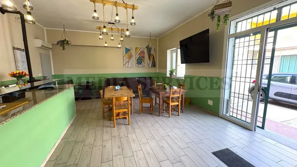 Salle à manger - Independent House with Dual Use in Mede