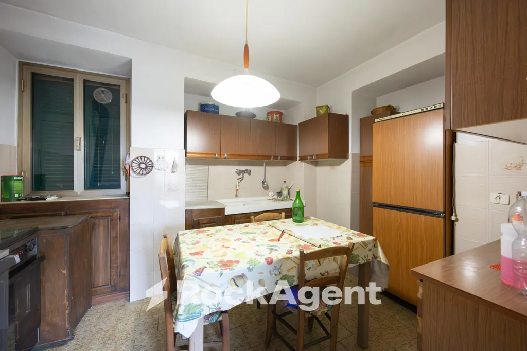 Cucina - Rustic House with Metato in Villa Regnano