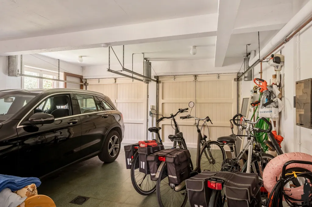 Garage - Country Villa with Terrace and Garden