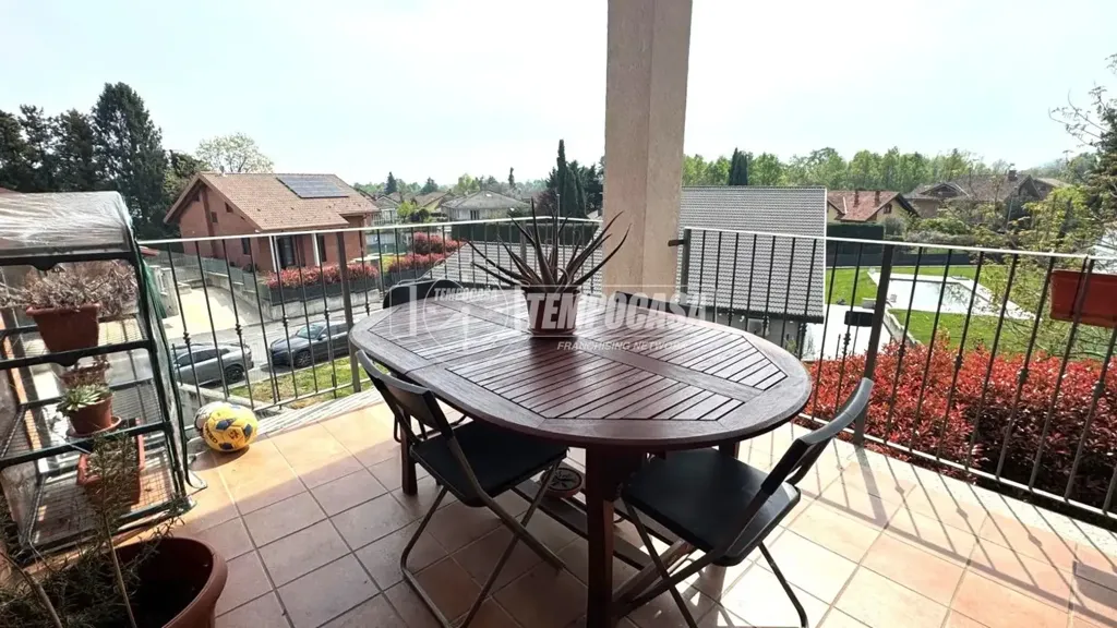 Terrass - Modern Apartment with Triple Aspect View in Givoletto