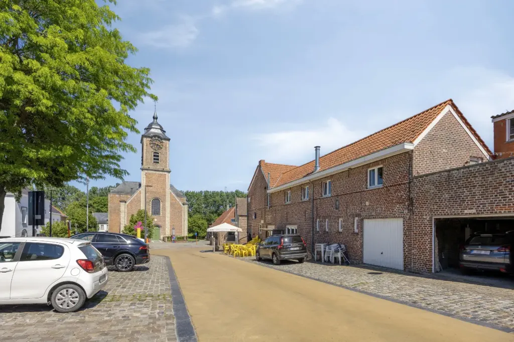 Extérieur - Immeuble de Coin Historique à Mollem