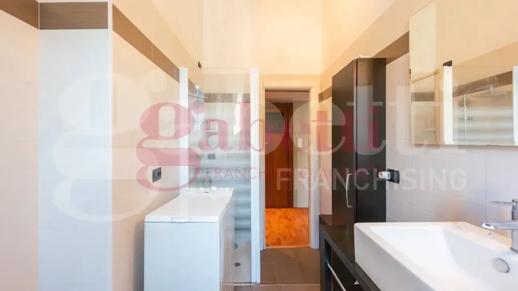 Salles de bain - Rustic-Style Flat with Balcony in Milan