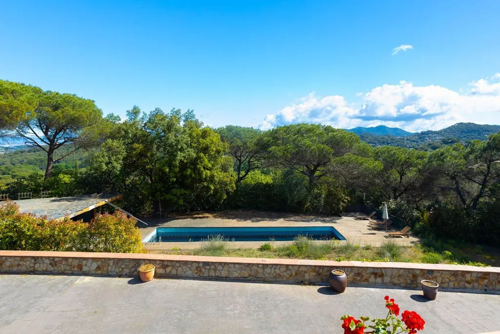 Bassein - Detached House with Pool in Vallromanes