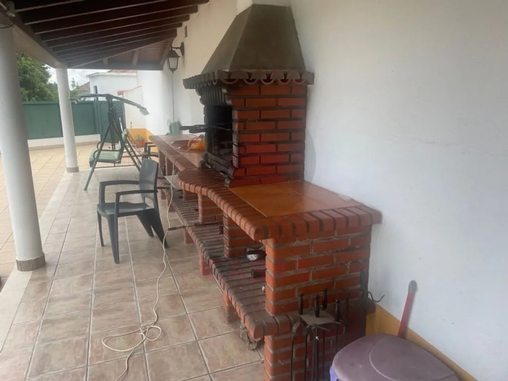 Terrace - Luxury House with Pool in Almeirim
