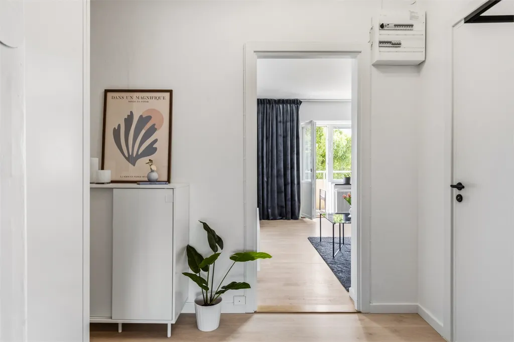 Esik - Light-Filled Flat with Balcony near Linköping