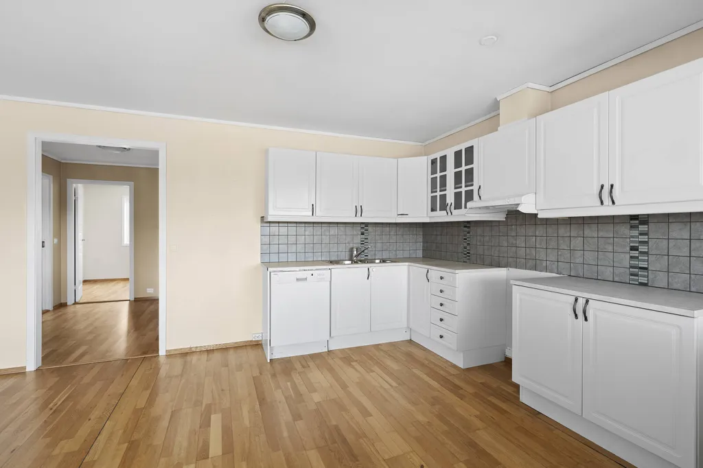 Köök - Apartment with Balcony in Tveteneåsen
