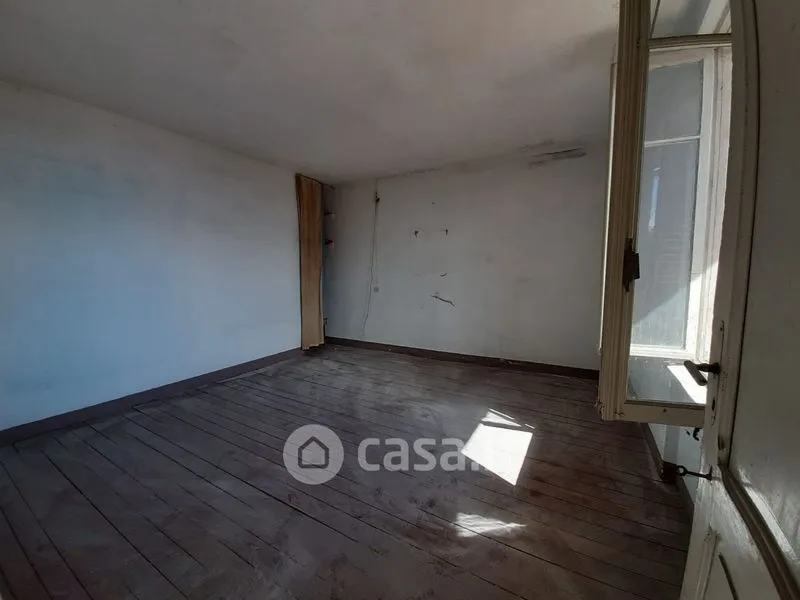 Toad - Terraced House for Renovation in Pettinengo