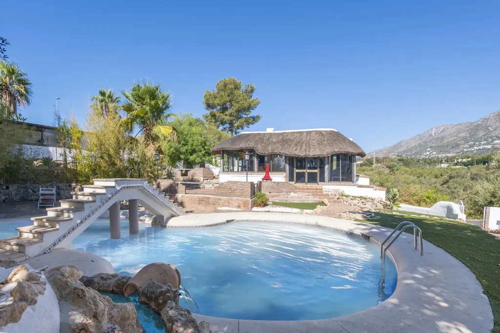 Bassein - 7-Bedroom Villa with Mountain View in Mijas