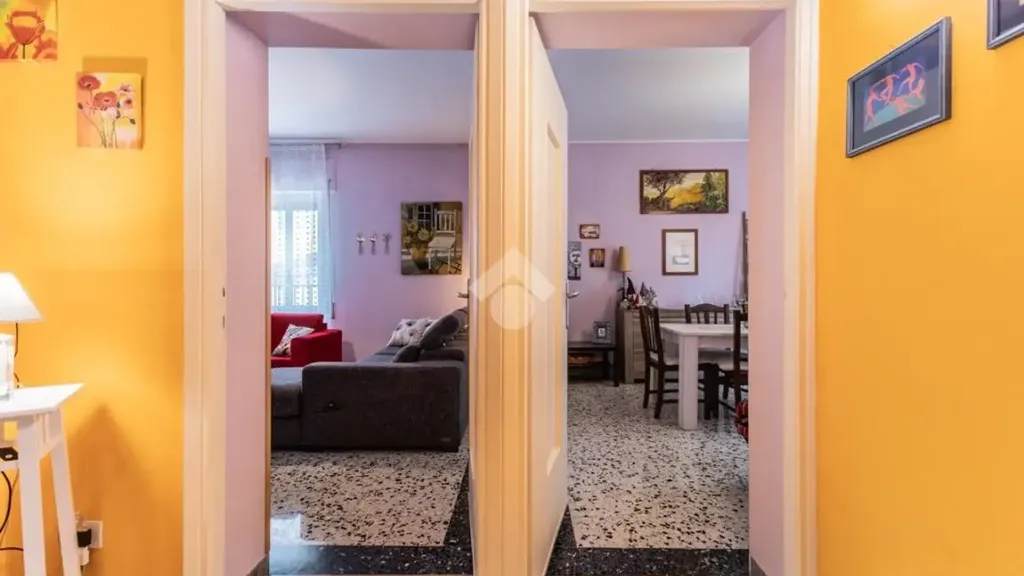 Esik - Rearranged Apartment with Balcony in Sutri