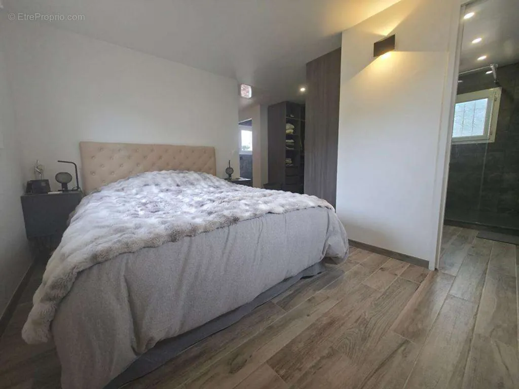 10-room house in Cavalaire-Sur-Mer
