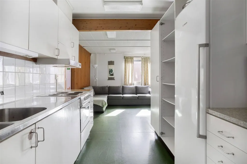Cuisine - Multi-Functional Property with Parking in Stöde