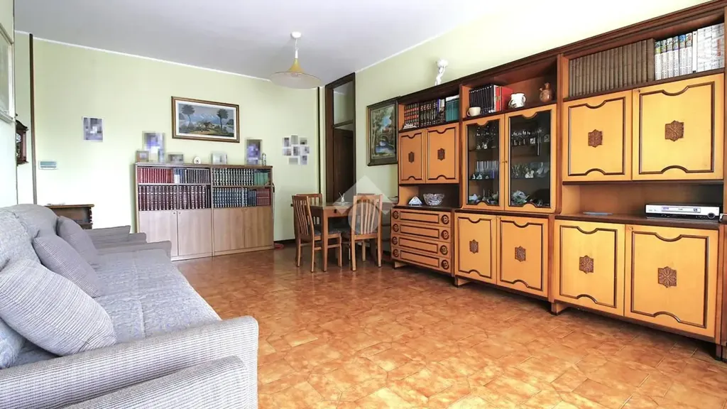 Séjour - Triplex with Triple Exposure in Agrate Brianza