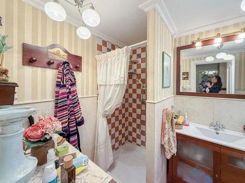Bagni - Apartment with Balcony in Bilbao's Casco Viejo