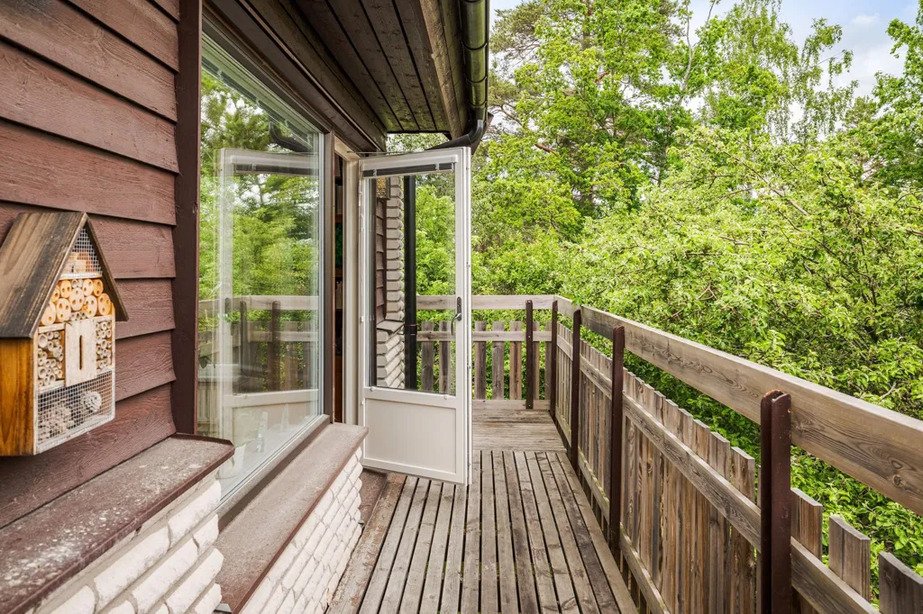 Balcon - Spacious House with Garden in Västra Husby