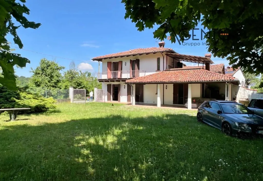 Extérieur - Villa with Private Garden in Sommariva Perno