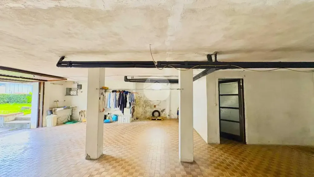 Garage - Apartment with Garden in Clusane, Iseo