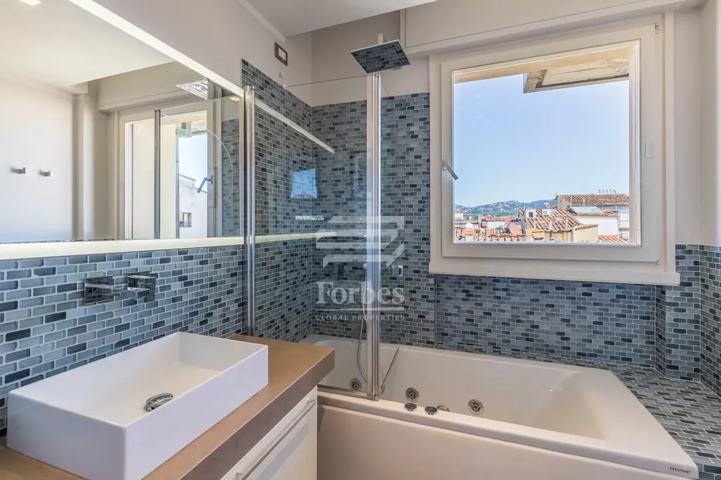 Salles de bain - Renovated Penthouse with Panoramic Terrace in Florence
