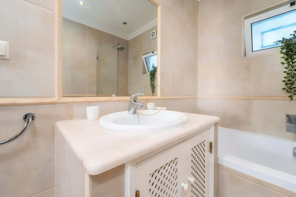 Vannitoad - Luxury Villa with Pool in Quarteira