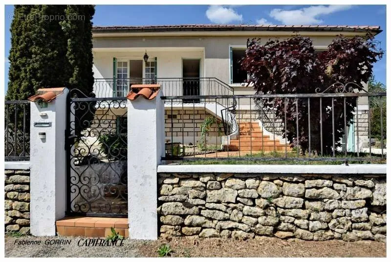 Exterior - Spacious House with Large Garage in Aigondigné