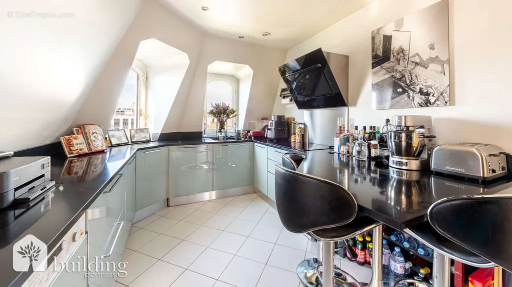 Cuisine - Appartement Traversant avec Vue Tour Eiffel à Paris 16ème