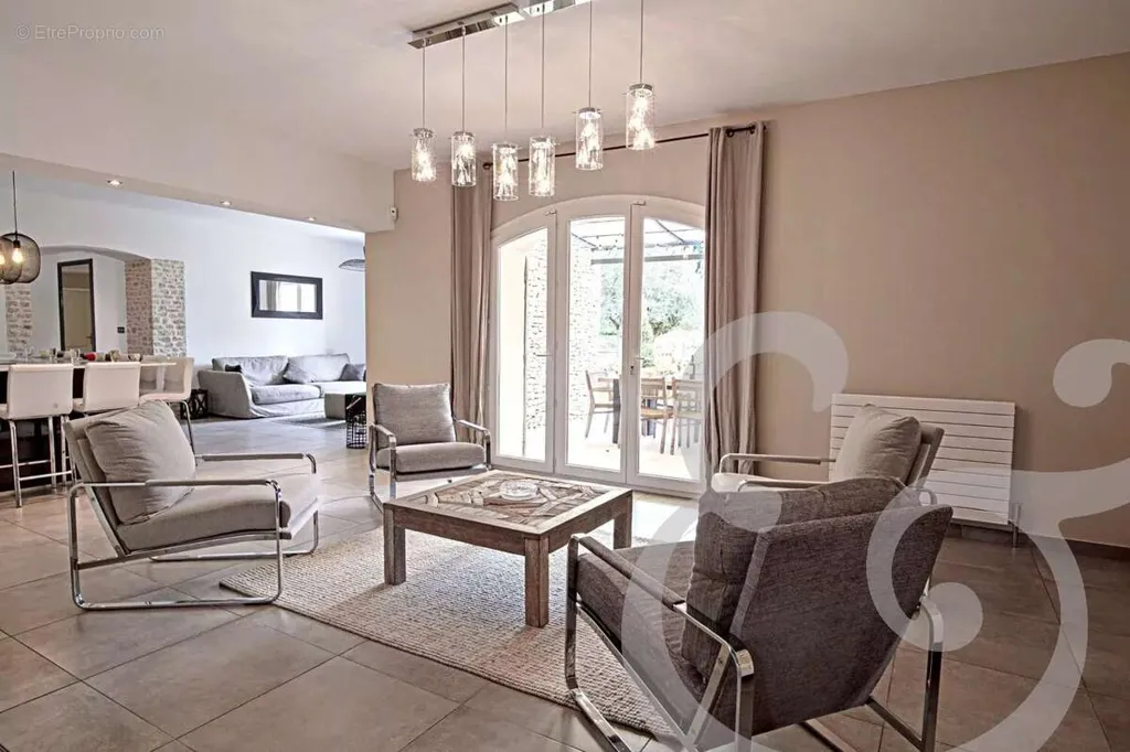 Elutuba - Provençal House with Pool in Orgon