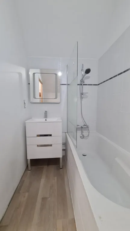 Salles de bain - Appartement T1bis Duplex avec Parking à Voray-sur-l'Ognon