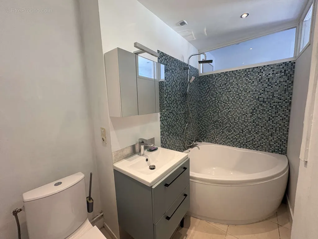 Salles de bain - Duplex T4 au Centre de Troyes avec Caractère