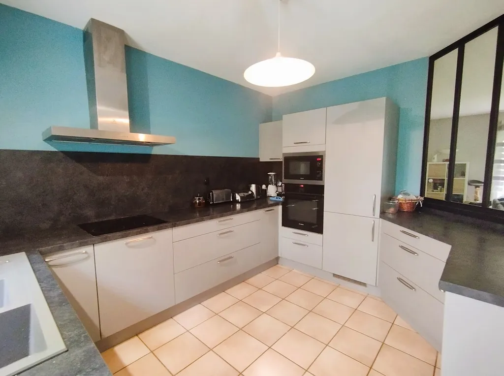 Kitchen - Quiet House with Large Garden in Drefféac