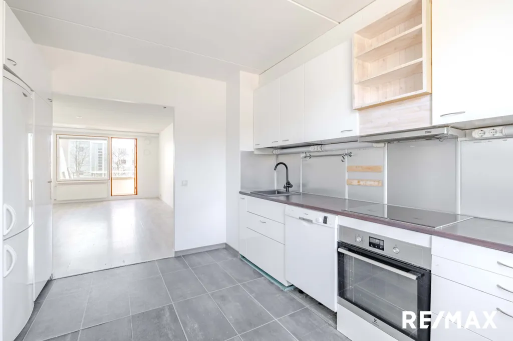 Kitchen - Apartment with Balcony in Helsinki Vesala