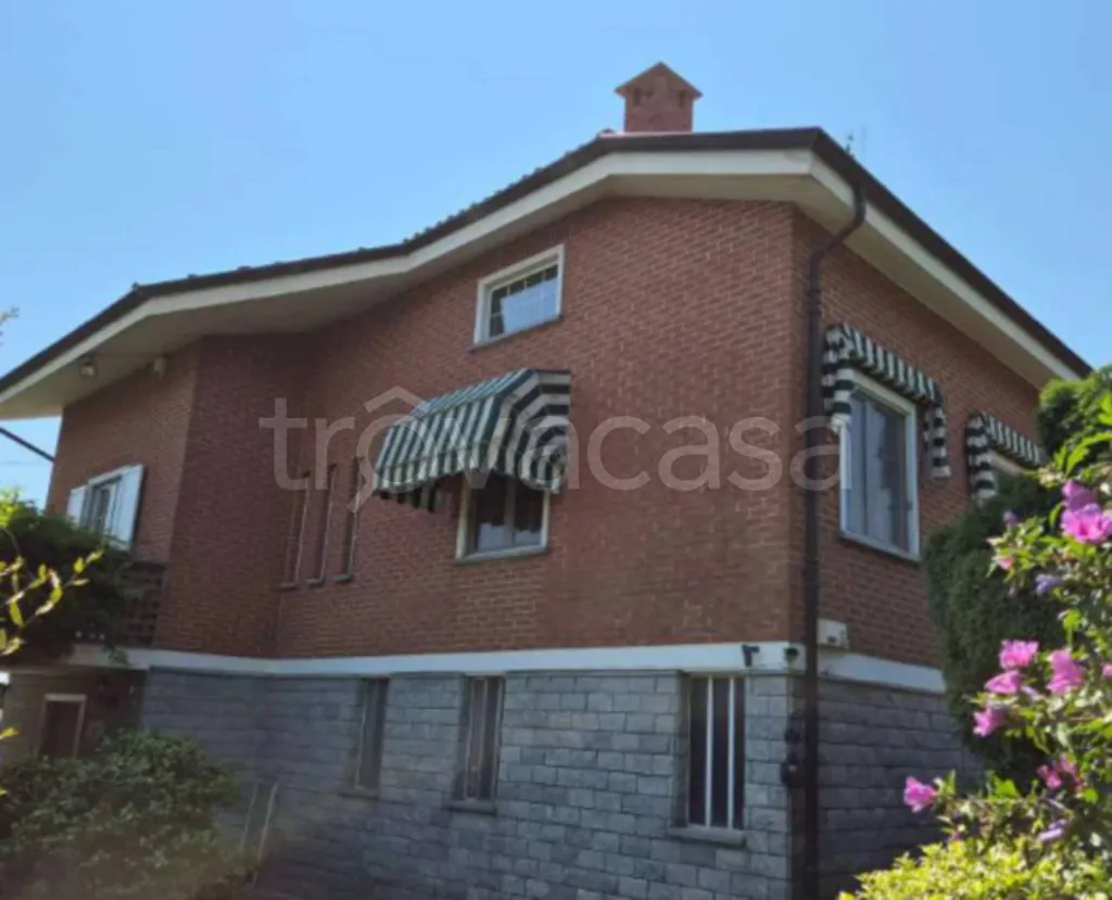 Villa with Garden in Bosconero