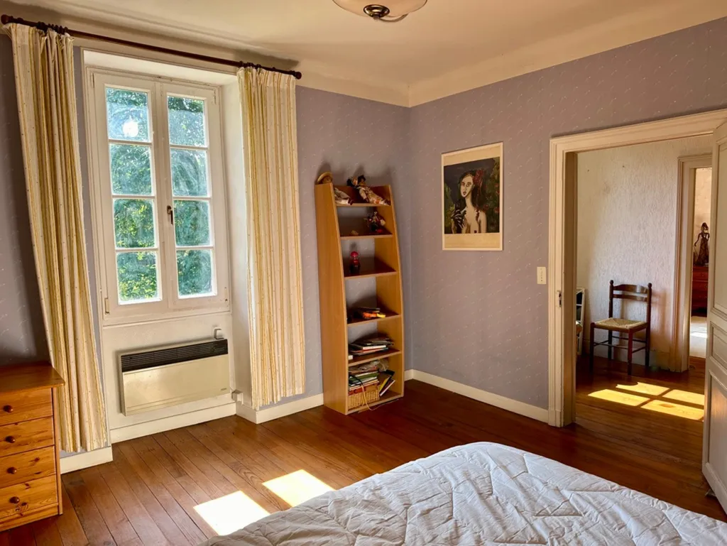 Chambres - Maison de 8 Chambres avec Jardin et Vue à Rénover