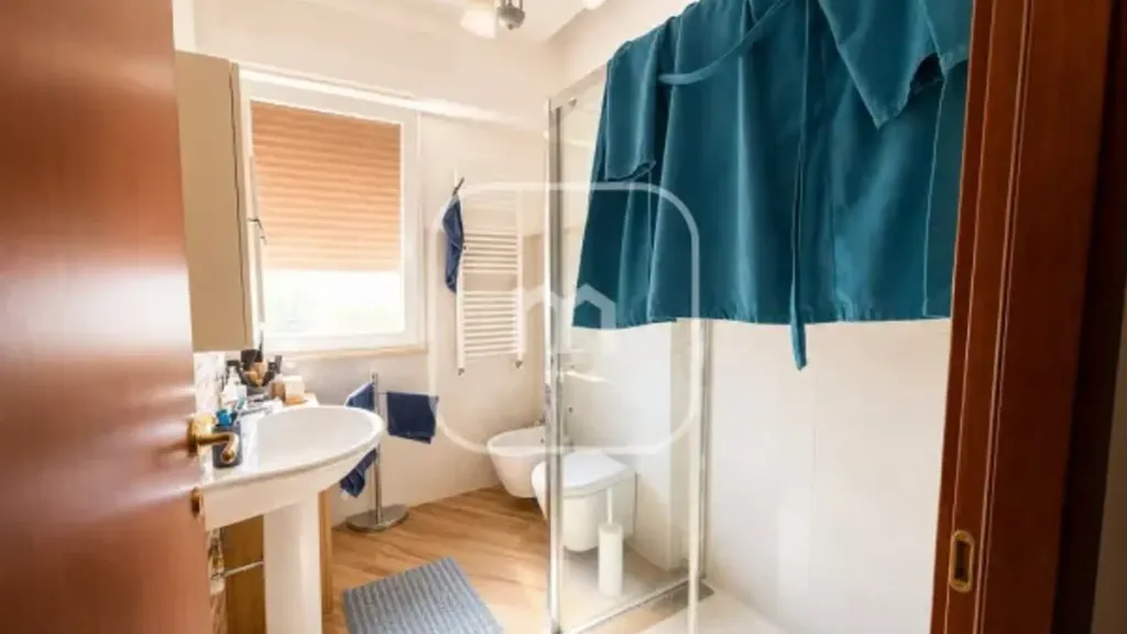Salles de bain - Modernised Apartment with Balcony in Rome
