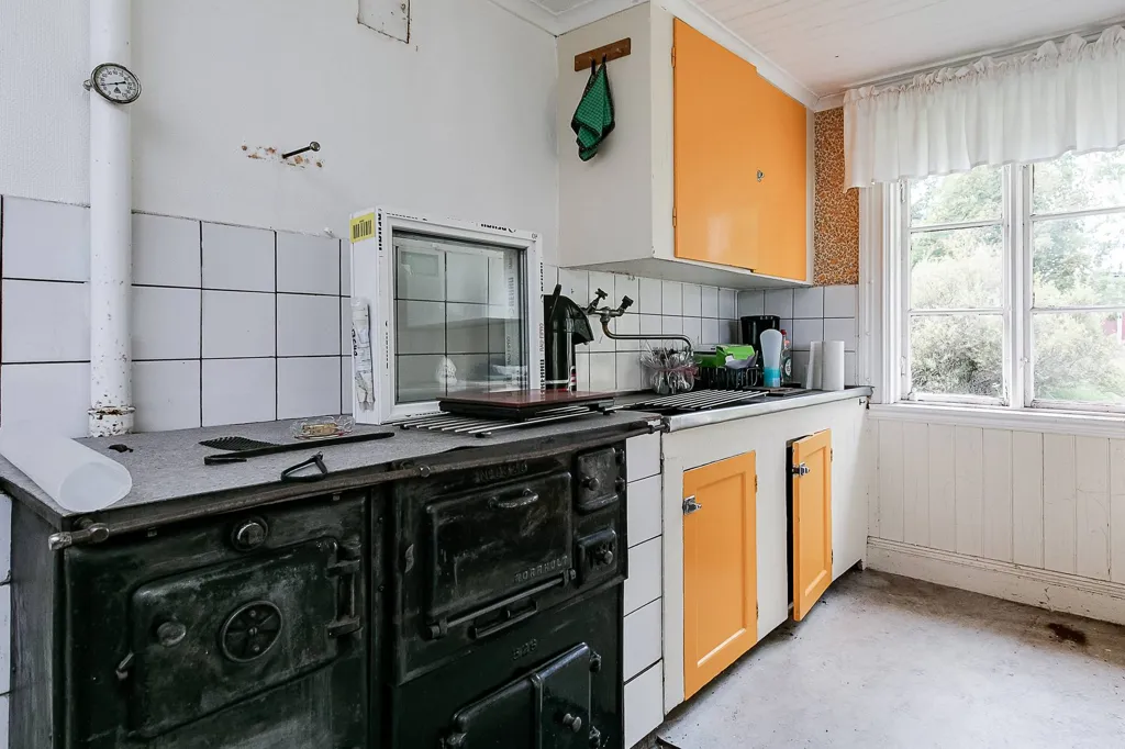 Kitchen - Renovation-Ready Plot with Lake Access near Örebro