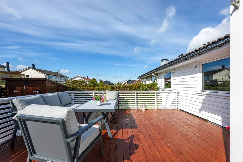 Terrasse - Family Home with Corner Plot in Tasta/Vardeneset