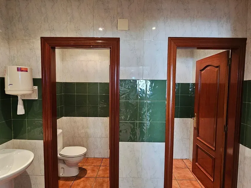 Bathrooms - Hotel with Bar-Restaurant near Corella Centre
