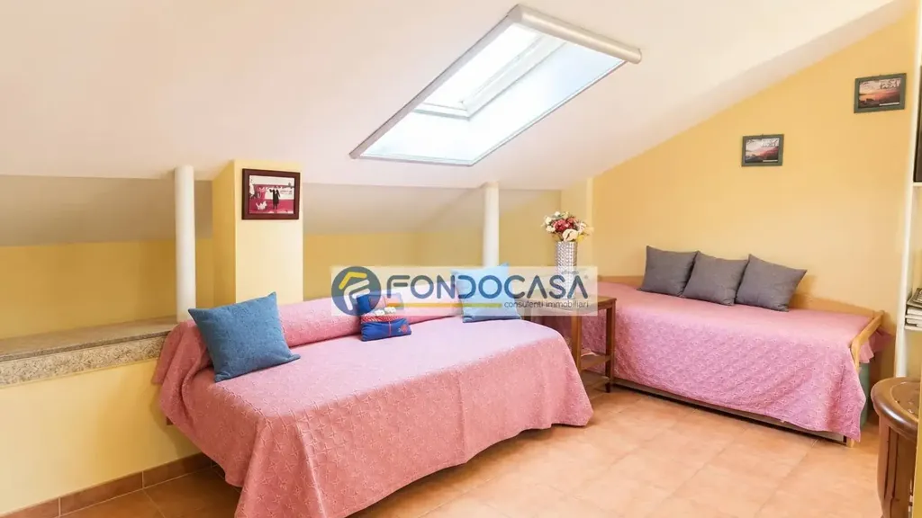 Toad - Terraced Villa with Veranda in Carrara