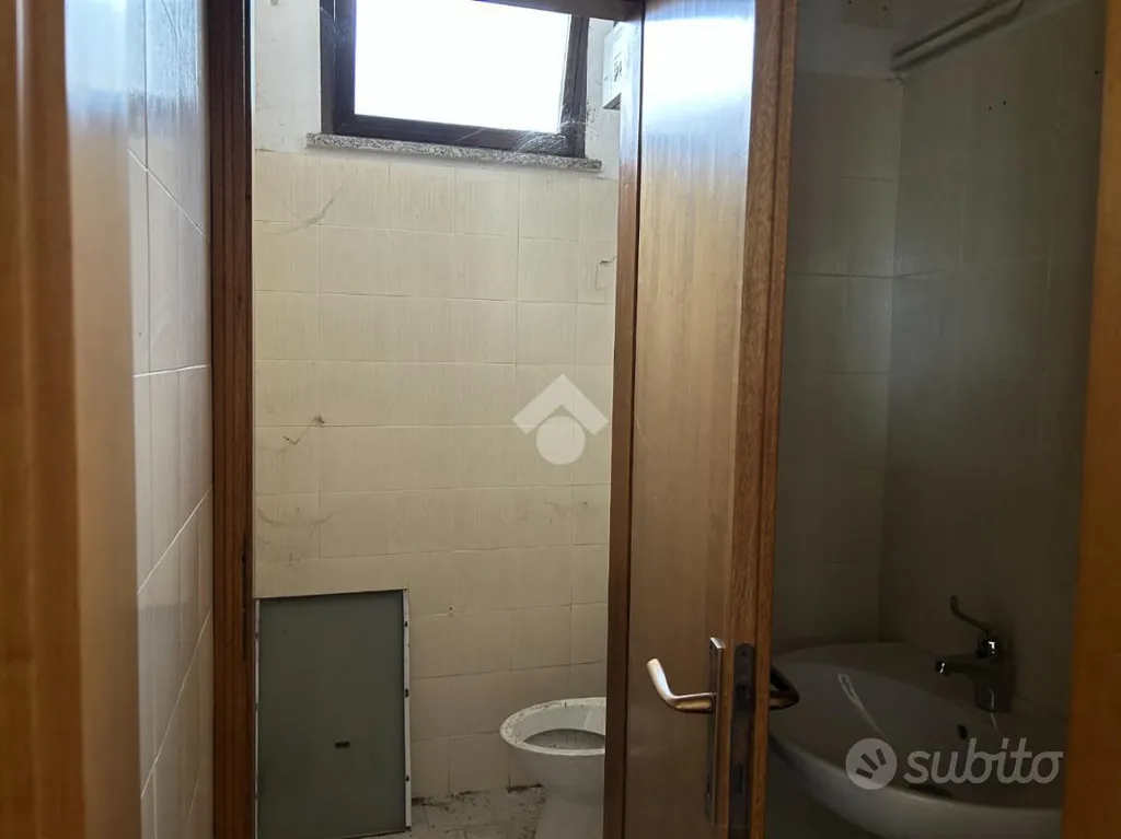 Vannitoad - Commercial Shop with Double Frontage in Cornuda