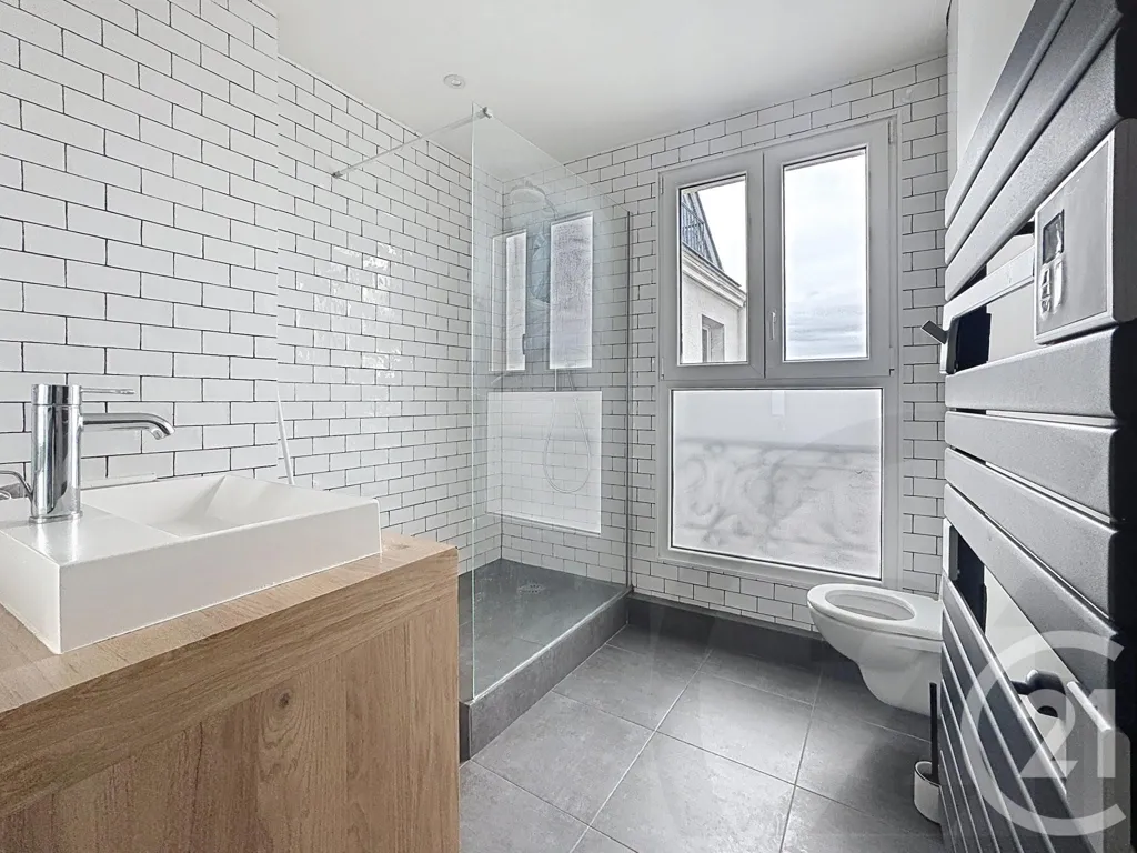 Bagni - Bright 2-Bedroom Parisian Flat with Rooftop View