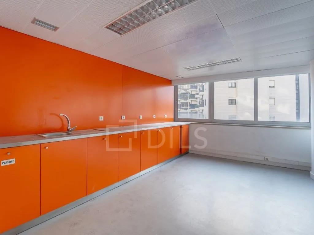 Köök - Office Space with Natural Light in Porto