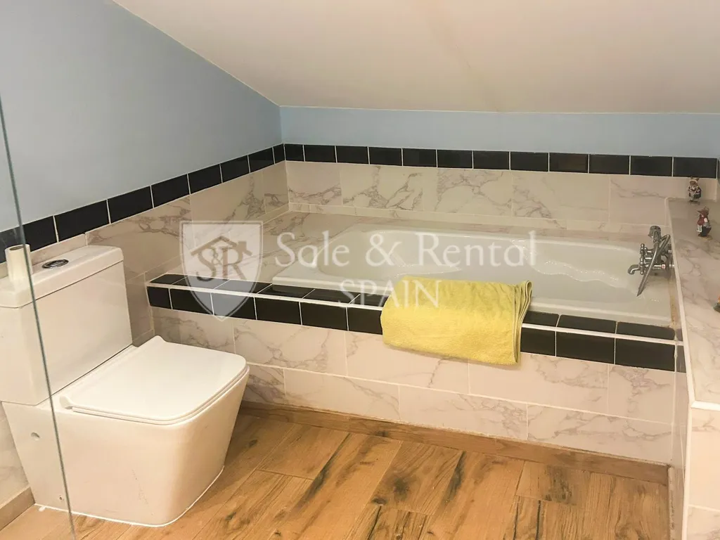 Bagni - Chalet with Pool and Terrace in Montserrat