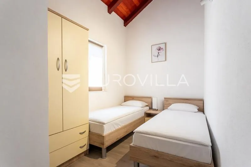 Bedrooms - House with Pool and Gallery in Gaćelezi