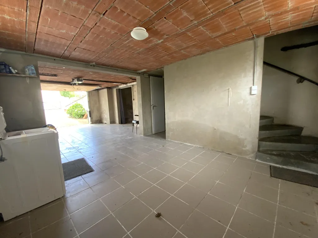 Garage - Maison Familiale avec Hangar à Calignac