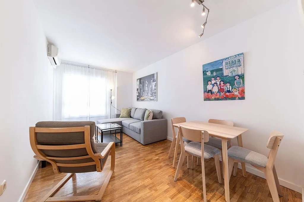 Séjour - Amueblé 1-Bedroom Flat with AC in Castellana