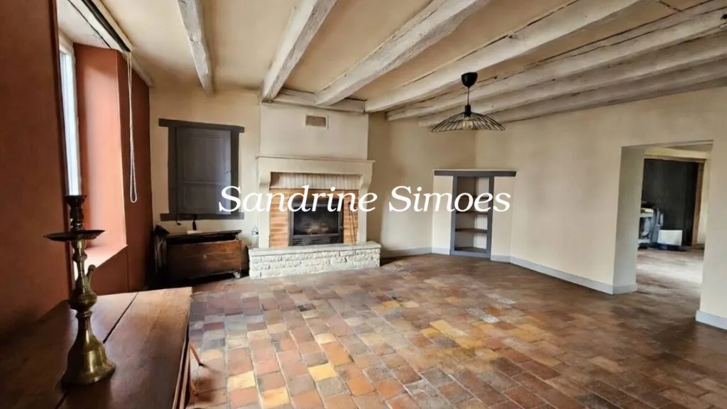 Séjour - Maison avec Terrain et Dépendances à Montmorillon
