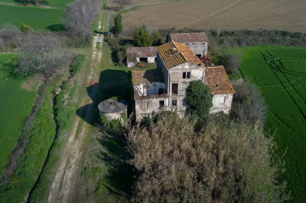 Õhuvaade - Rustico with Garden in La Chiusa, Jesi