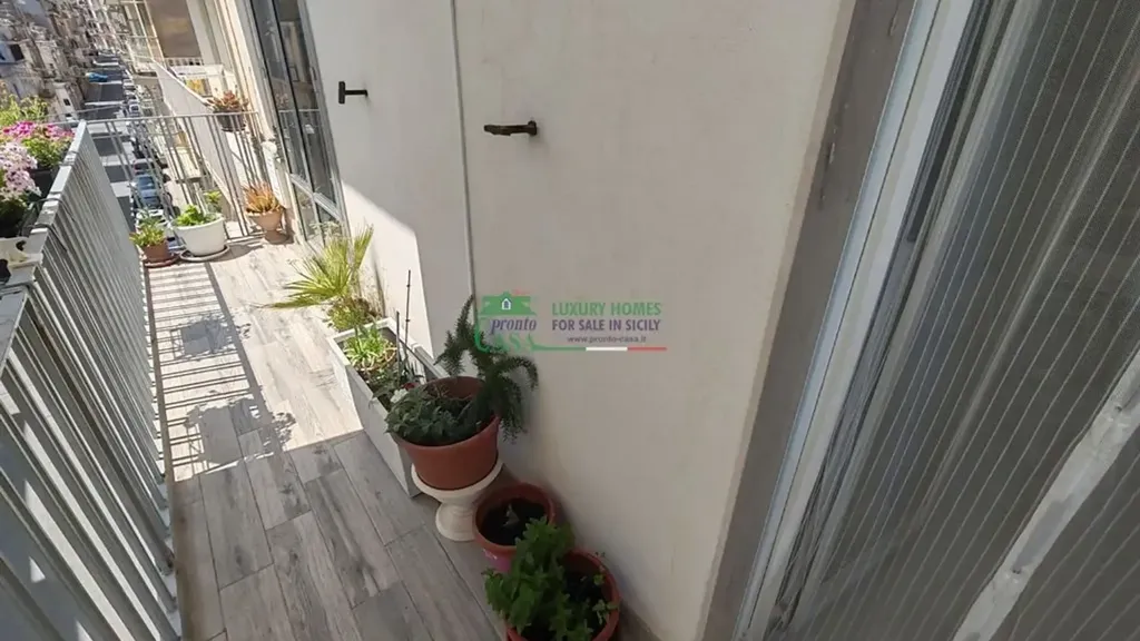 Balcone - 3rd Floor Apartment with Garage in Ragusa
